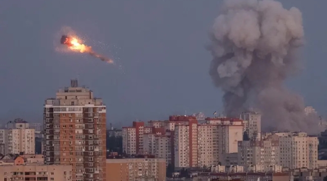 Rusya, ilk kez Kiev'de hükümet binasını vurdu