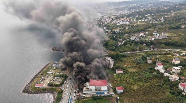 Trabzon Akçaabat'ta AVM yangını