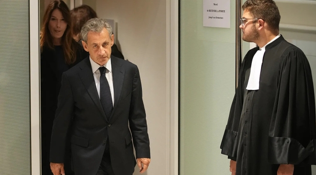 Eski Fransa Cumhurbaşkanı Sarkozy hapse girdi