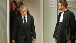 Eski Fransa Cumhurbaşkanı Sarkozy hapse girdi