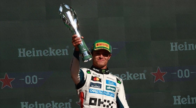 F1 Meksika GP'sinde kazanan Lando Norris