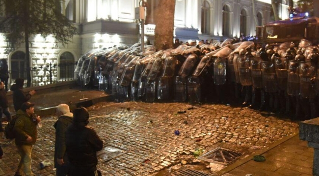 Gürcistan'da ''Hükümeti tanımıyoruz'' gösterisi