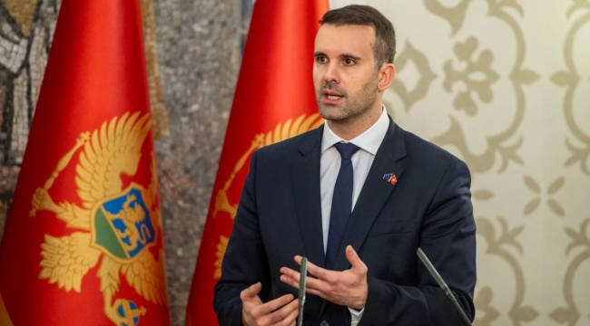 Karadağ'dan Türk vatandaşlarına vize şartı