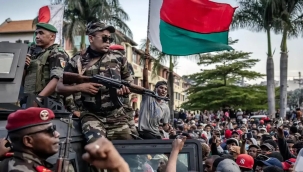 Madagaskar'da ordu yönetime el koydu