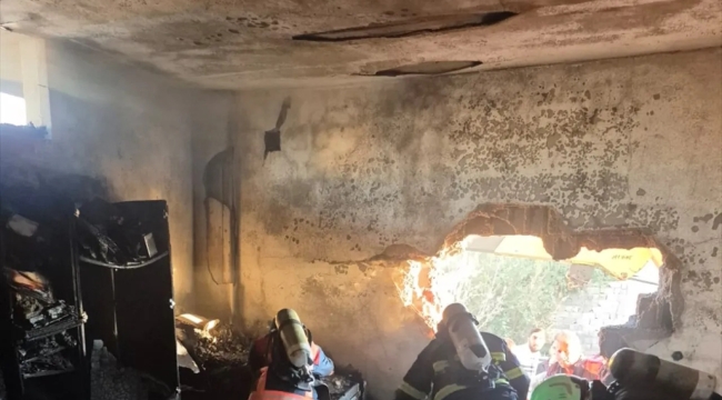 Mardin'de 3 katlı binada yangın: 1 can kaybı