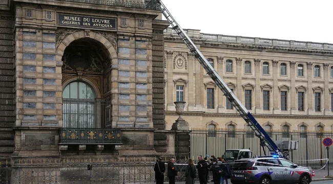 Paris'te Louvre Müzesi'nde soygun
