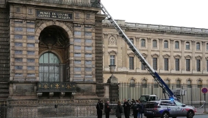 Paris'te Louvre Müzesi'nde soygun