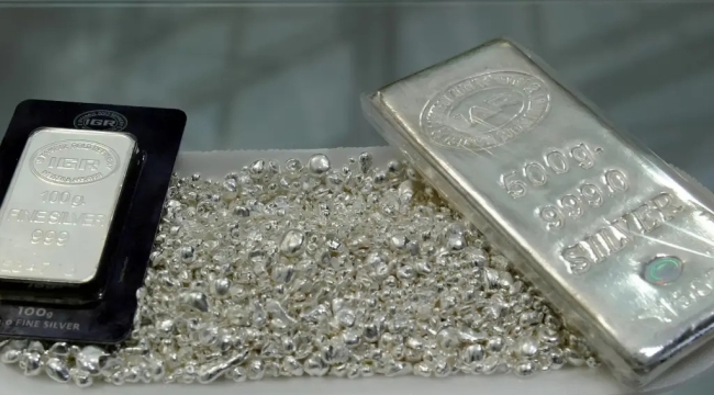 Ons gümüşün fiyatı 56,9 $'a yükselerek rekor kırdı