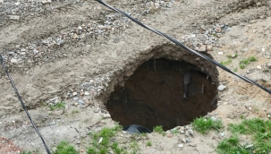 Esenyurt'ta boş arsada obruk oluştu