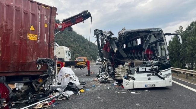 Osmaniye'de yolcu otobüsü TIR'a çarptı: 7 ölü
