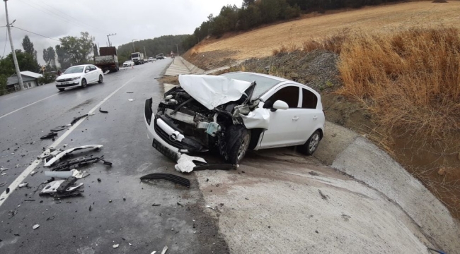 Bolu'da otomobil ile minibüs çarpıştı: 10 yaralı