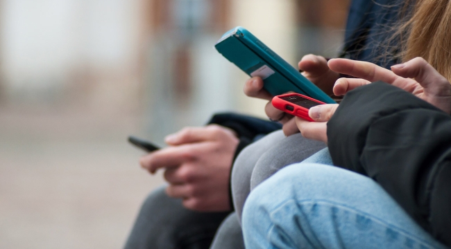 İngiltere'de 16 yaş altına sosyal medya yasağı