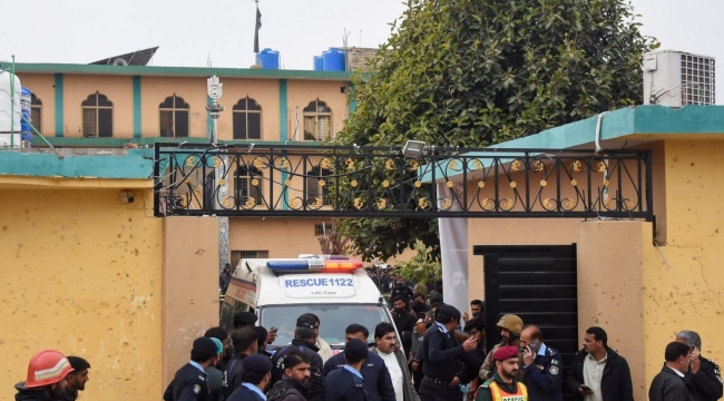 Pakistan'daki cami saldırısını IŞİD üstlendi