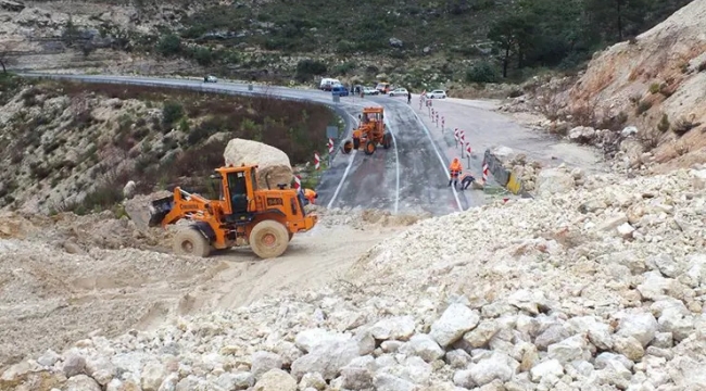 Mersin'in Mezitli ilçesinde heyelan