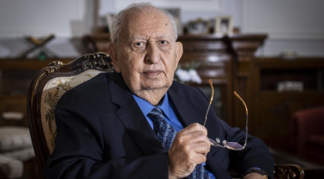 Hüsamettin Cindoruk hayatını kaybetti