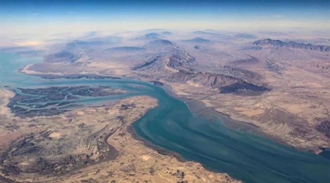 İran'a ait ticaret limanı ve bir iskeleye saldırı