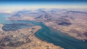 İran'a ait ticaret limanı ve bir iskeleye saldırı