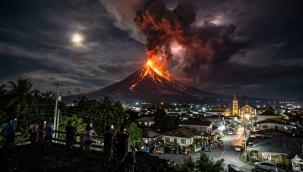 Filipinler'deki Mayon Yanardağı'nda patlama 