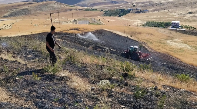 Diyarbakır Silvan'da ekili tarlada yangın