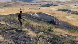 Diyarbakır Silvan'da ekili tarlada yangın