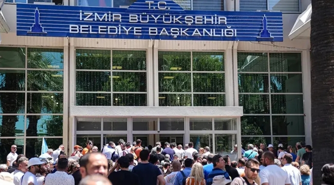 İzmir Belediye Başkanı CHP ile yollarını ayırdı