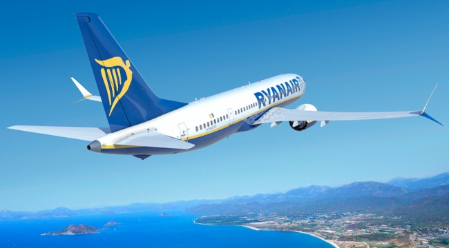 Ryanair uçuşunda pencere yerinden çıktı